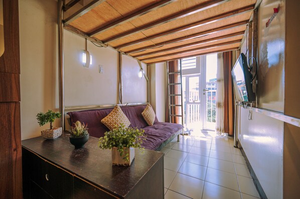 Deluxe Condo, 1 Bedroom, Kitchen, Mountain View | 1 bedroom, individually decorated, free WiFi, bed sheets - Moldex Residences by Tripsters Hub (Baguio)