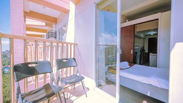 1 bedroom, WiFi (free), individually decorated, bed sheets