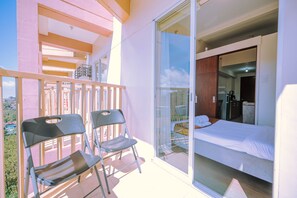 Classic Condo, 1 Double Bed, Mountain View | 1 bedroom, individually decorated, free WiFi, bed sheets - Moldex Residences by Tripsters Hub (Baguio)