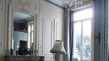 Tweepersoonskamer, privébadkamer, uitzicht op tuin ( La chambre Rousseau)