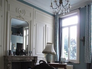 Double Room, Private Bathroom, Garden View ( La chambre Rousseau) - La Bourgogne en Ville (Lille)