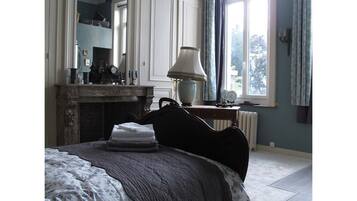 Double Room, Private Bathroom, Garden View ( La chambre Rousseau)