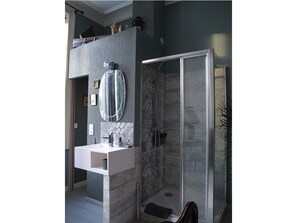 Habitación doble, baño privado, vista al jardín ( La chambre Rousseau) | Baño | Amenidades de baño gratuitas