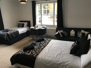 家庭套房, 共用浴室 (Room 2)