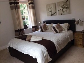 Deluxe Double Room, Ensuite, Garden View (Room 1) - Beightons Bed and Breakfast (Bury St Edmunds)