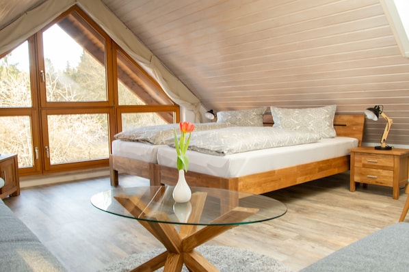 Deluxe appartement, privébadkamer, uitzicht op tuin (Dachgeschoss) | 1 slaapkamer