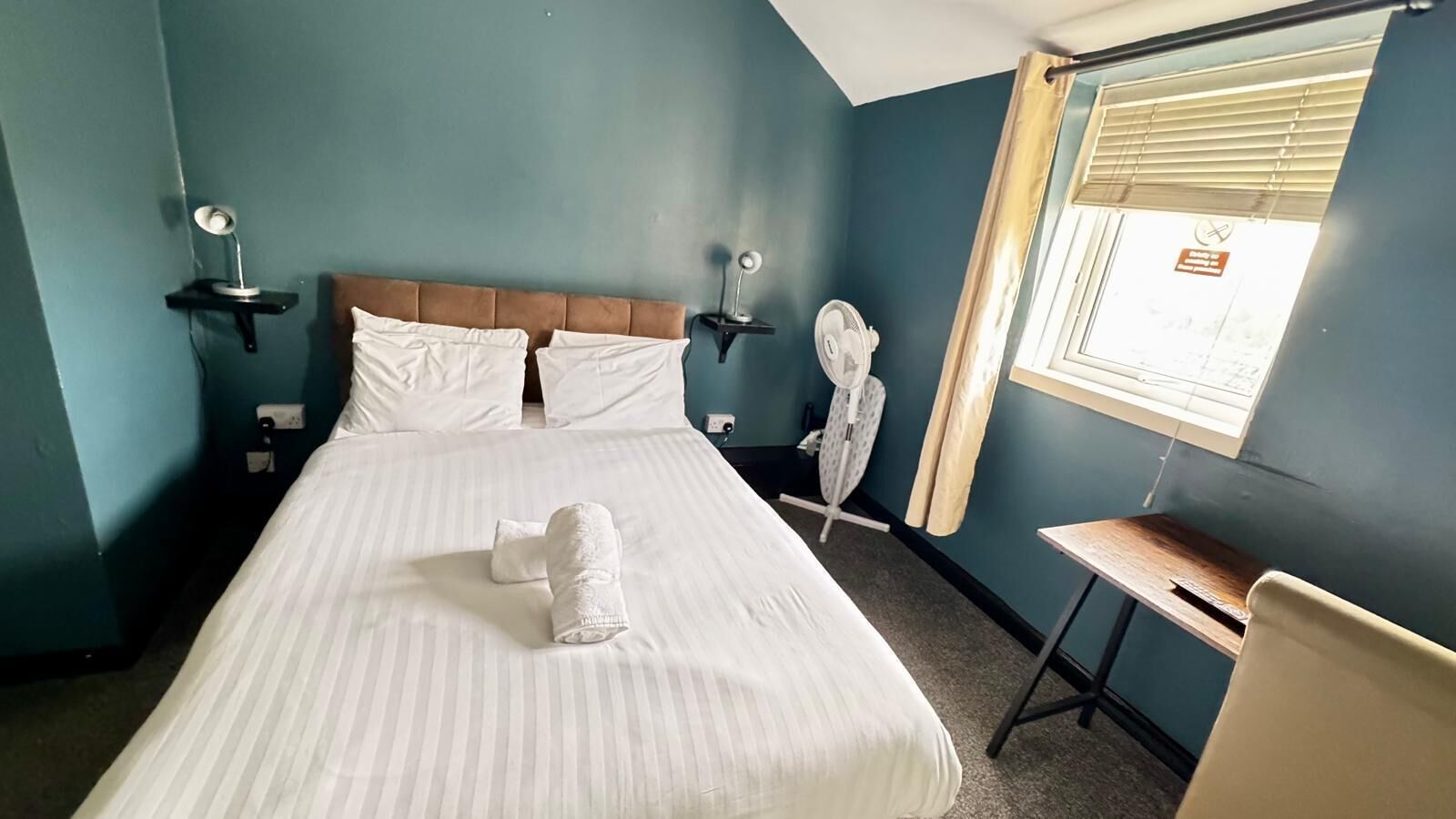 Kahden hengen comfort-huone, oma kylpyhuone