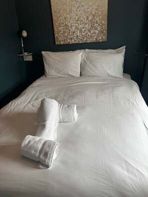 Comfort Double Room, Private Bathroom - Avalon Guest House (Brighton)