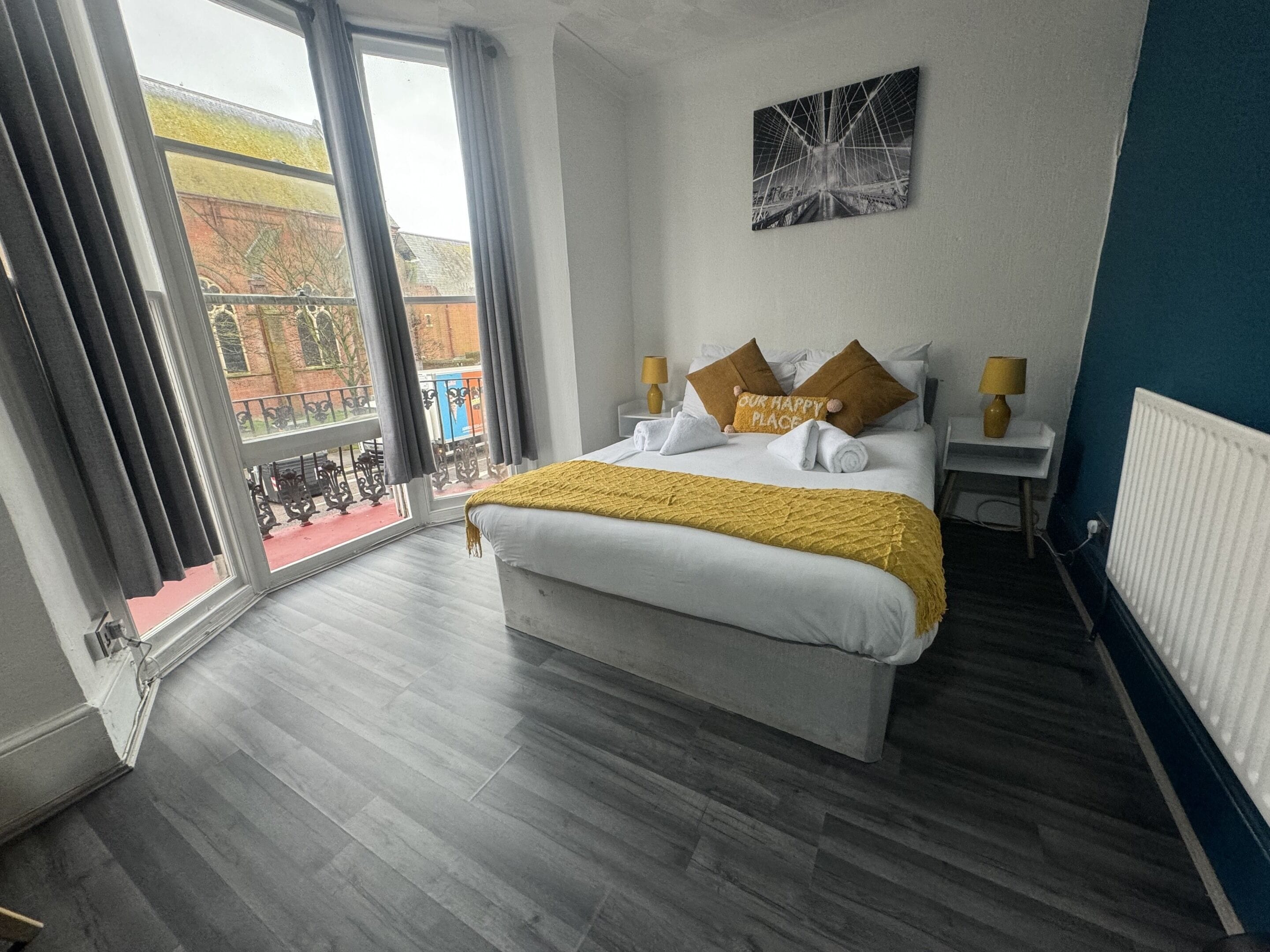 Kahden hengen deluxe-huone, kylpyhuone makuuhuoneen yhteydessä