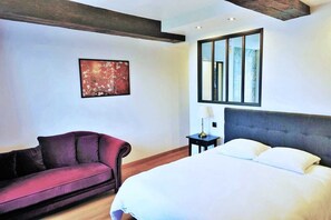 Habitación doble, baño privado, vistas al jardín | Ropa de cama de alta calidad, cortinas opacas, sistema de insonorización