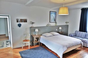 Standard Quadruple Room, Ensuite, Garden View (1) | Premium bedding, blackout drapes, soundproofing, iron/ironing board - La Ferme D'ervée de Saint-Roch (Isigny-sur-Mer)