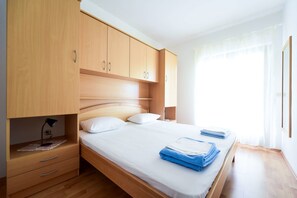 公寓, 1 间卧室, 露台 | 1 多间卧室、熨斗/熨板、免费婴儿床、免费 WiFi