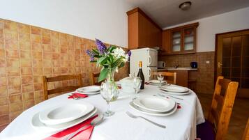 Duplex, 2 Bedrooms, Terrace | Makan dalam bilik