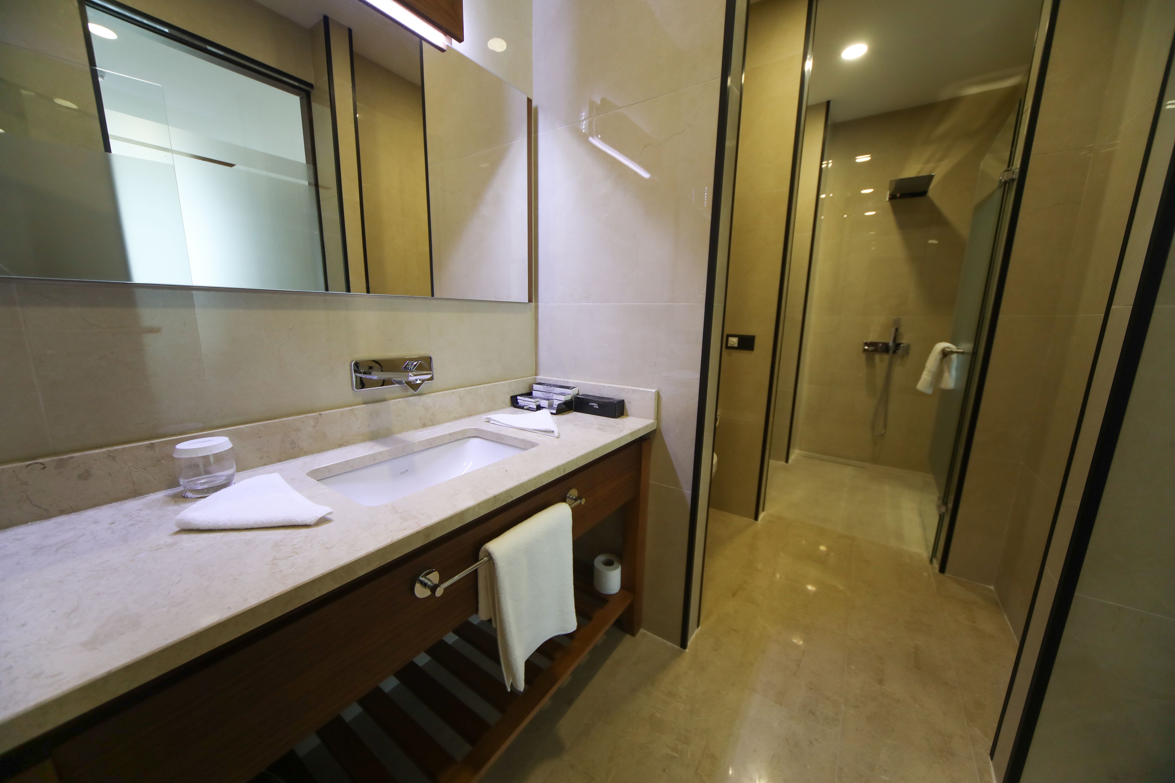 standard triple room | bathroom | shower, free toiletries, hair dryer, slippers