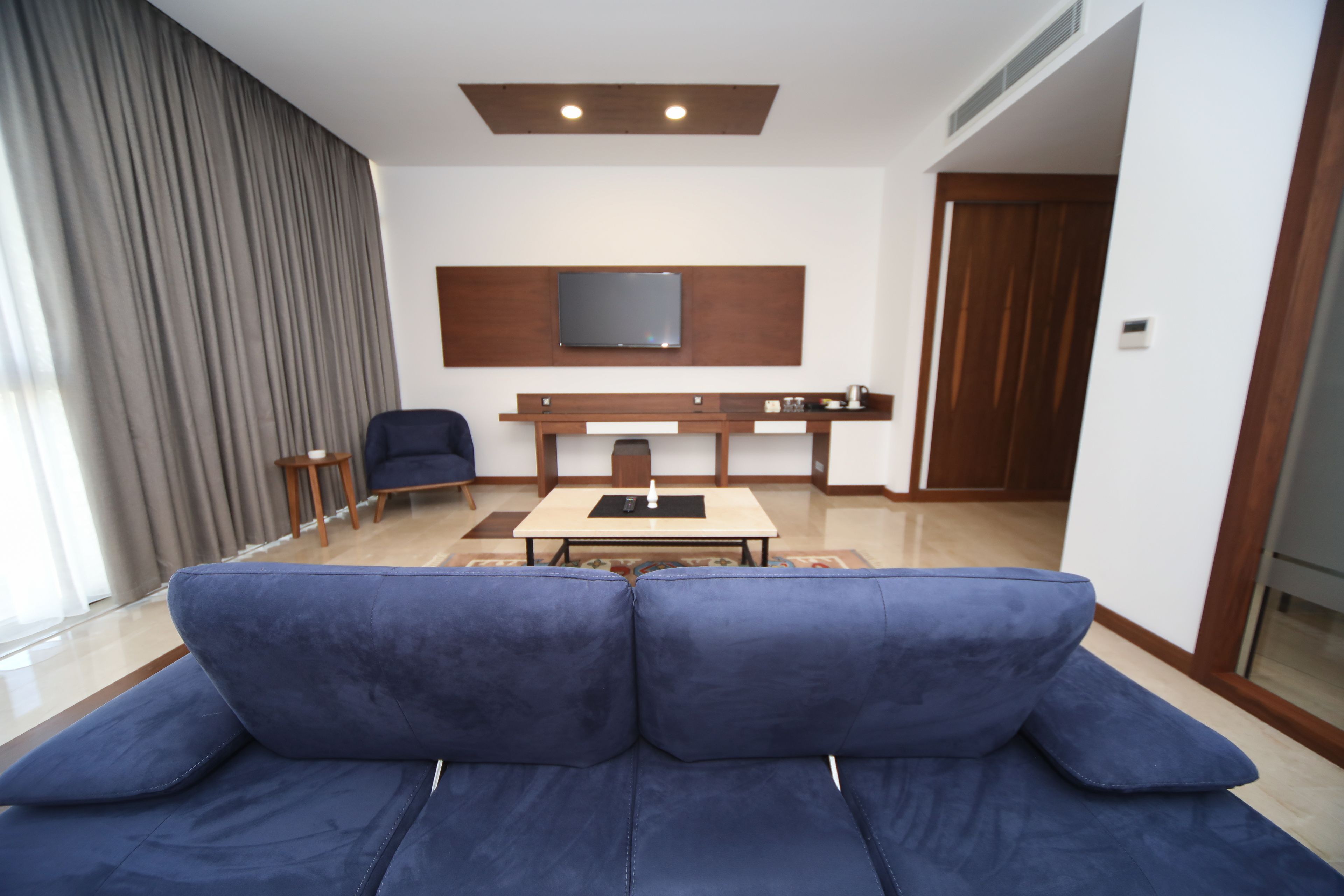 deluxe room | living area | lcd tv