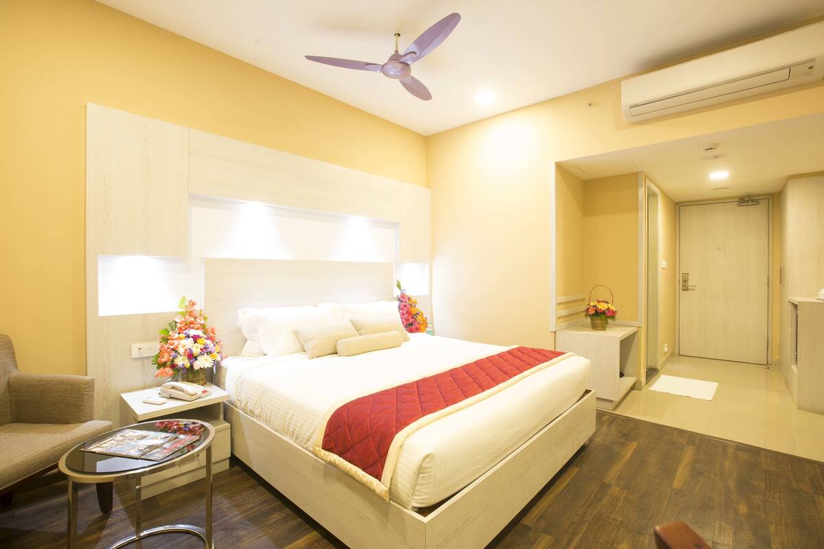 Roupas de cama premium, cofres nos quartos, escrivaninha