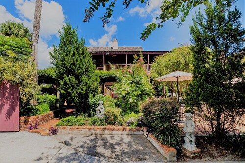 Casa De Solana Bed & Breakfast