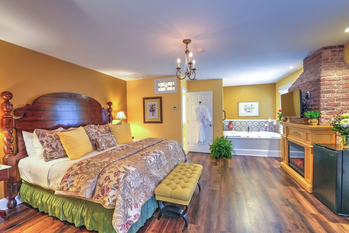 Superior King Room - Casa De Solana | 1 slaapkamer, luxe beddengoed, donzen dekbedden, individueel gedecoreerd