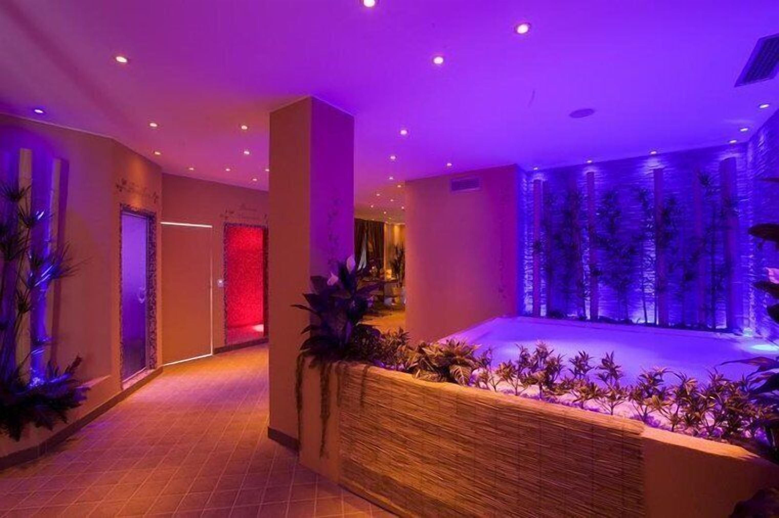 Sauna, steam room