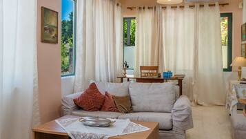 Apartment, 2 Bedrooms | 2 bedrooms, in-room safe, individually decorated, individually furnished