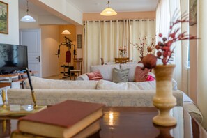 Apartment, 2 Bedrooms | 2 bedrooms, in-room safe, individually decorated, individually furnished