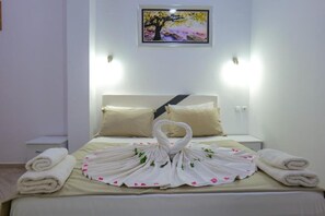 标准复式 | 办公桌、免费 WiFi、床单