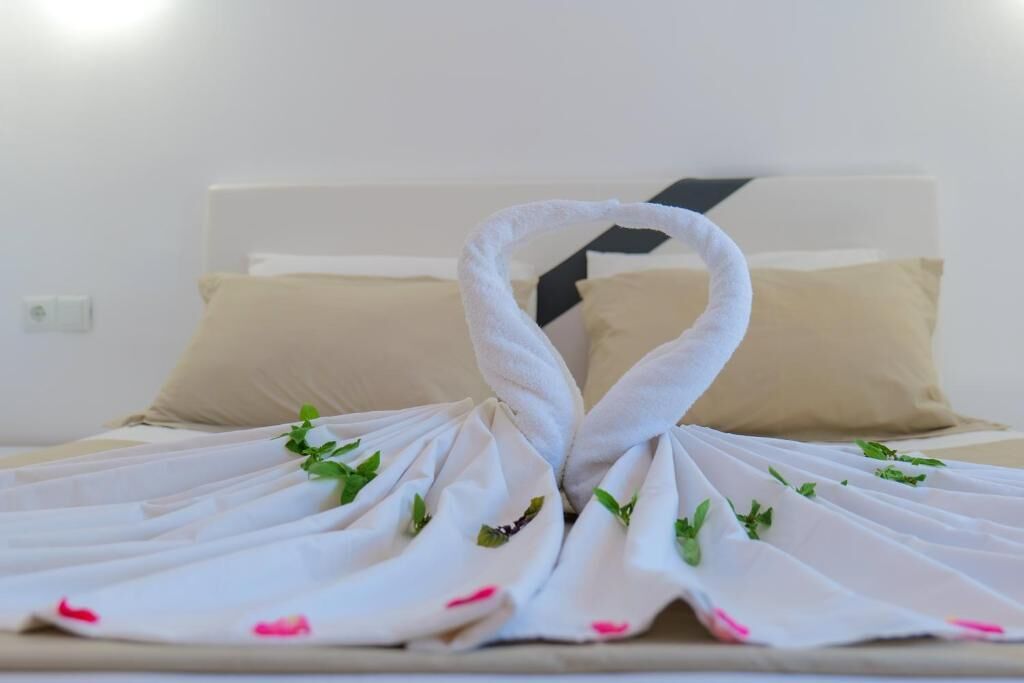 duplex | desk, free wifi, bed sheets