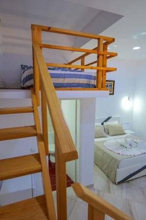 Duplex | Desk, free WiFi, bed sheets