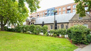 Unclassified image, 3 of 53, button - Modern 2 Bedroom Apartment (London)
