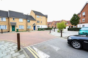 Front of property - Modern 2 Bedroom Apartment (London)