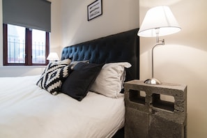 Dúplex Deluxe, 2 habitaciones | 1 habitación, tabla de planchar con plancha, wifi gratis y ropa de cama
