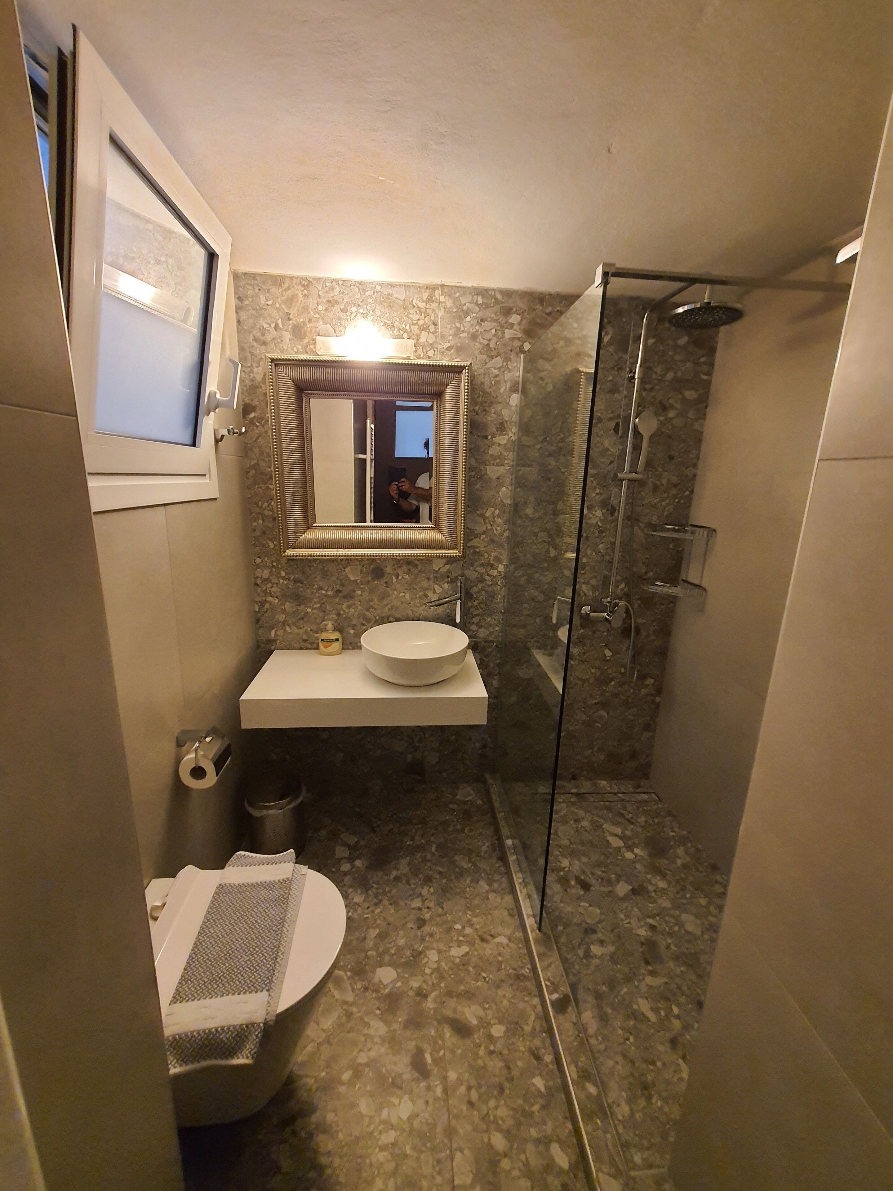 Departamento | Baño | Regadera, secadora de cabello, toallas 