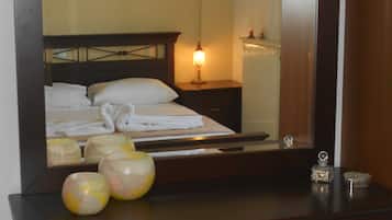 Apartment | 2 bedrooms, in-room safe, individually decorated, individually furnished