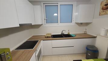 Apartemen | Dapur pribadi | Lemari es, microwave, oven, dan kompor
