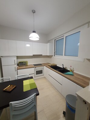 Apartment | Eigene Küche | Kühlschrank, Mikrowelle, Ofen, Herdplatte