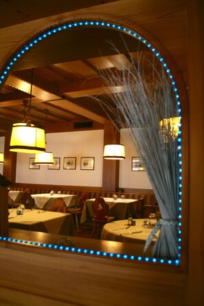 Se sirven cenas y cocina local