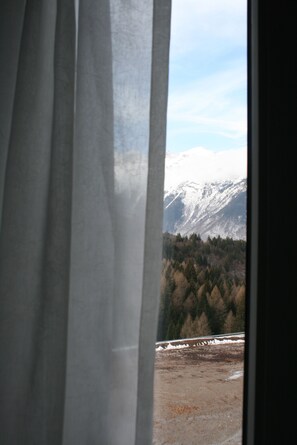 Chambre Double Standard, côté piste de ski | Vue sur les montagnes