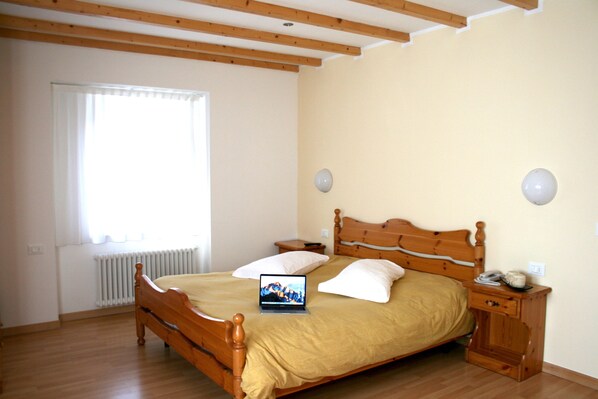 Classic dubbelrum | Värdeförvaringsskåp på rummet och skrivbord