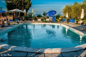 Seasonal outdoor pool - Villa Otium Bed & Breakfast (Volterra)