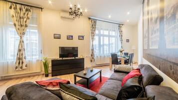 City Apartment | Living area