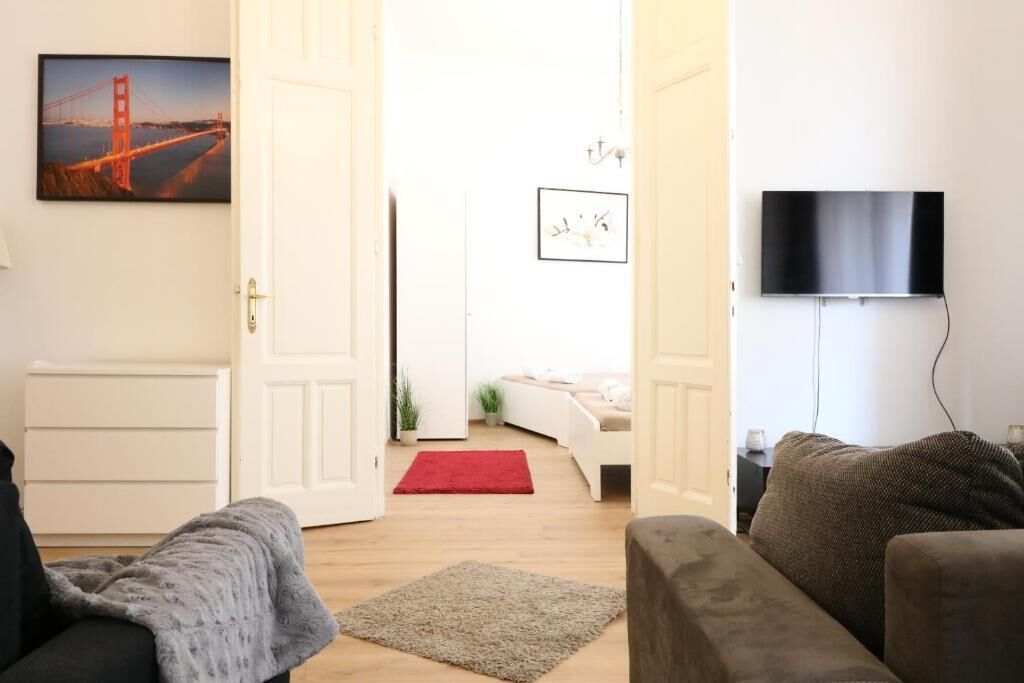 Exclusive-Apartment | Wohnzimmer | Fernseher