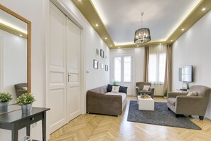 TV - Real Apartments Zoltan (Budapest)