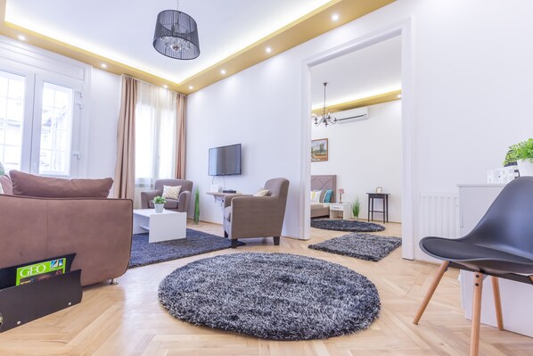 TV - Real Apartments Zoltan (Budapest)