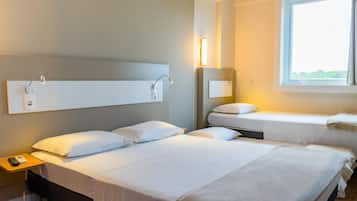 Cortinas blackout, insonorización, wifi gratis y ropa de cama