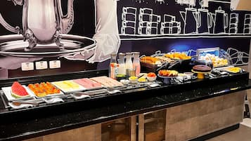 Desayuno buffet todos los días (con cargo)