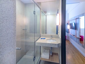 Verdunkelungsvorhänge, schallisolierte Zimmer, kostenloses WLAN