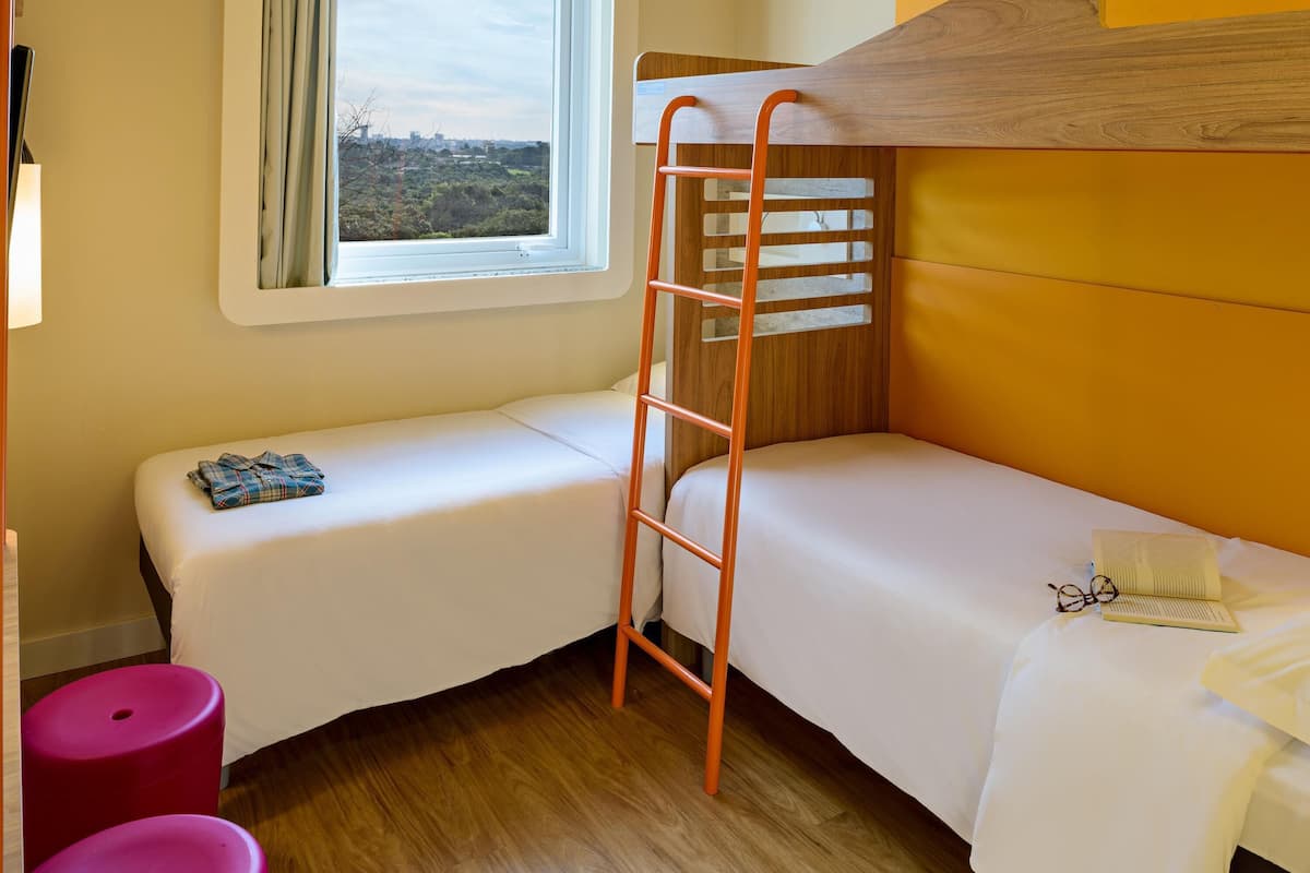 Blackout drapes, soundproofing, free WiFi, bed sheets