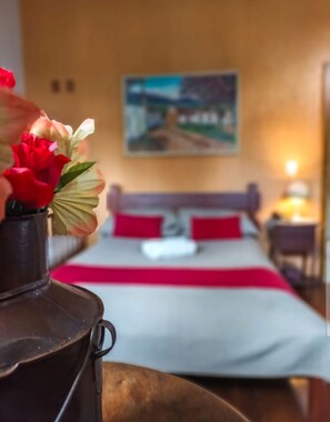 Tweepersoonskamer | Luxe beddengoed, een minibar, een strijkplank/strijkijzer, gratis wifi