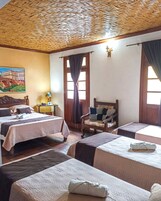 Ropa de cama de alta calidad, minibar y tabla de planchar con plancha 