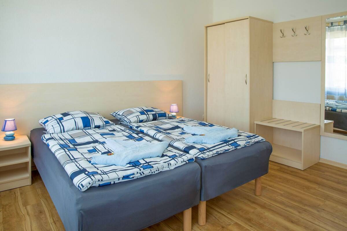 Apartment | Desk, soundproofing, free cribs/infant beds, free WiFi